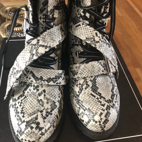 Snake skin look boots - Picture 4 of 6